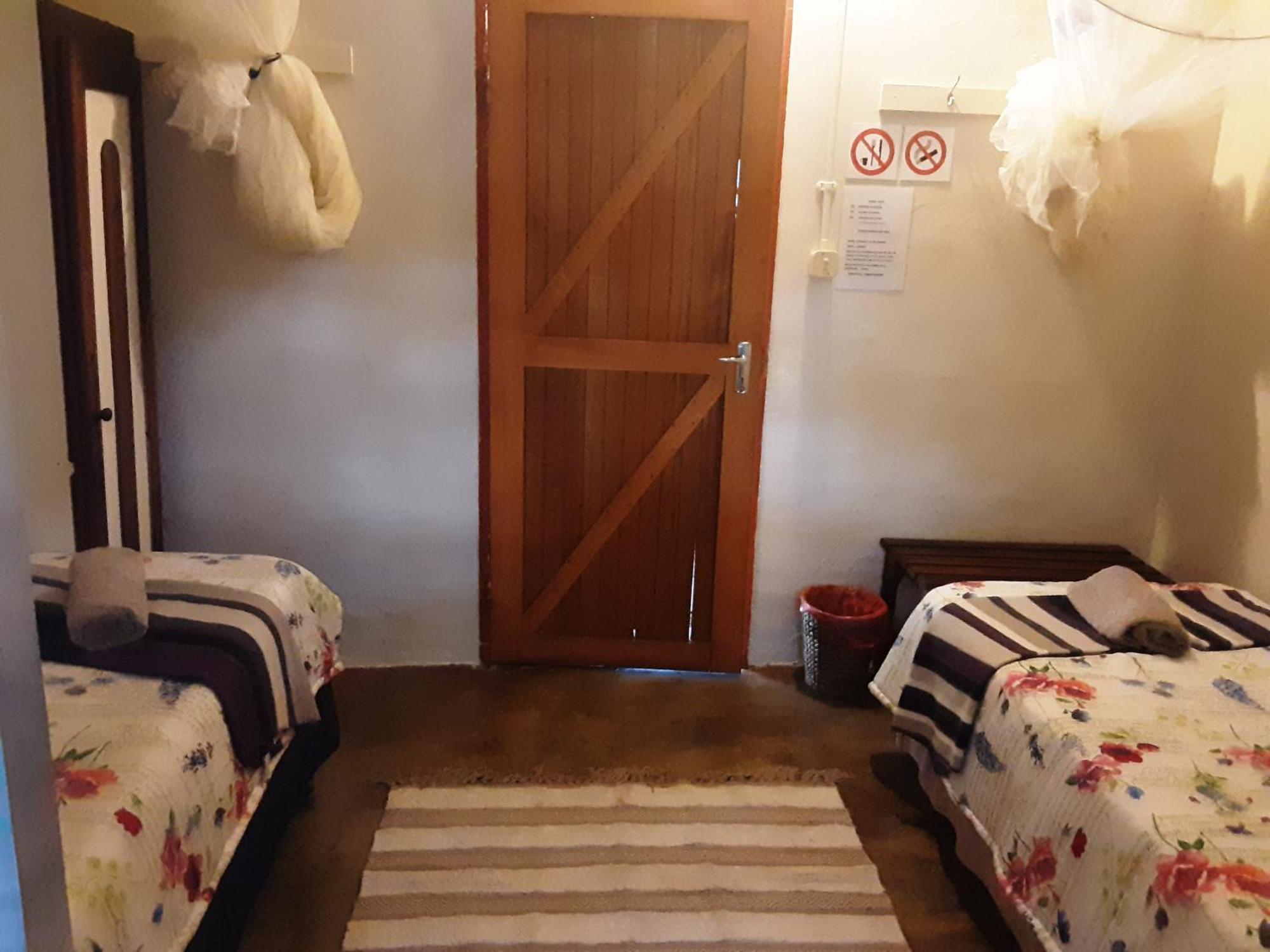 Kai-Oms Backpackers Lodge Outjo Ngoại thất bức ảnh